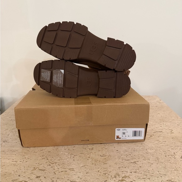 UGG® Ashton Zip - Picture 9 of 14